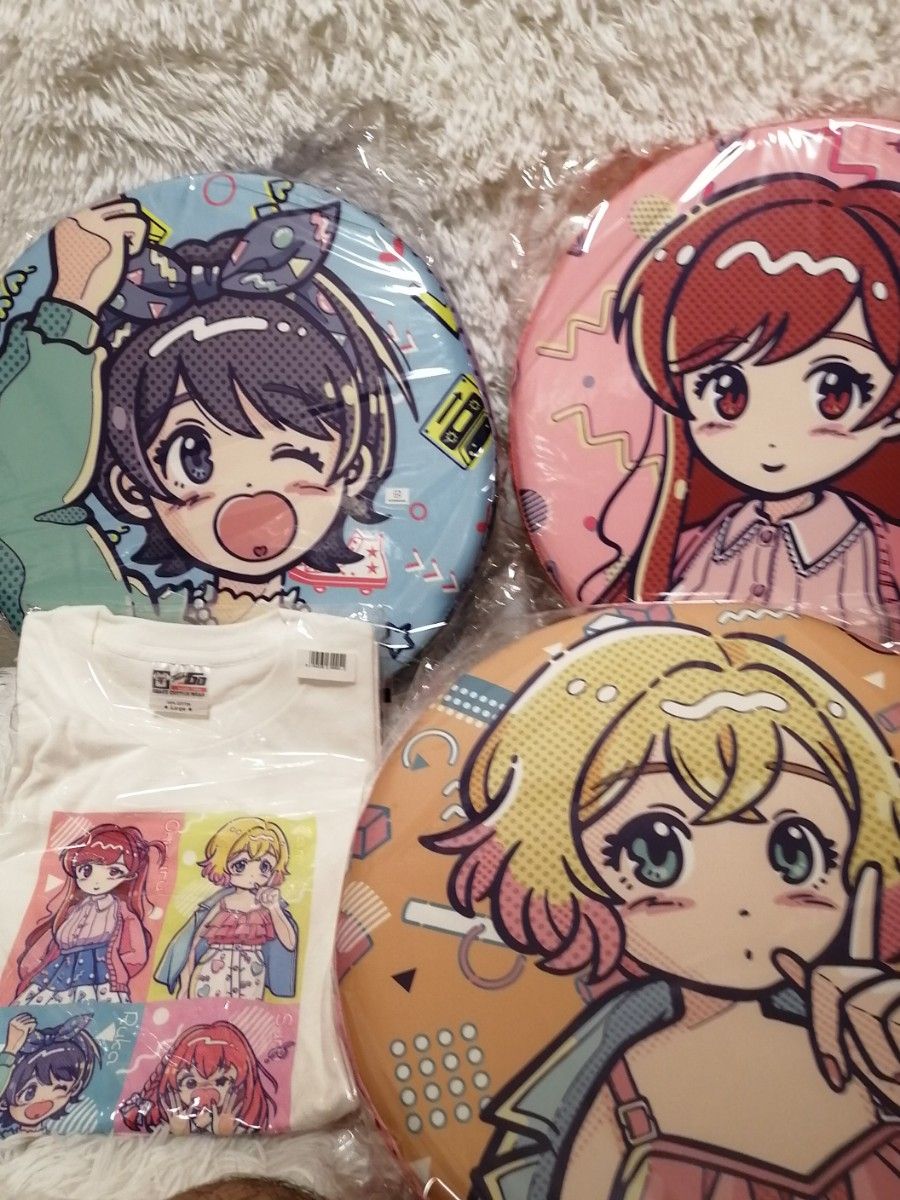 彼女・お借りします♪描き下ろし・低反発ラウンドクッション【3種・３セット】+Tシャツ付