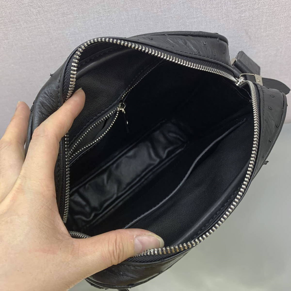 新品 ダチョウ革 オーストリッチレザー ショルダーバッグ 本物保証 斜め掛けバッグ メンズバッグ ビジネス鞄 黒 １点_画像7