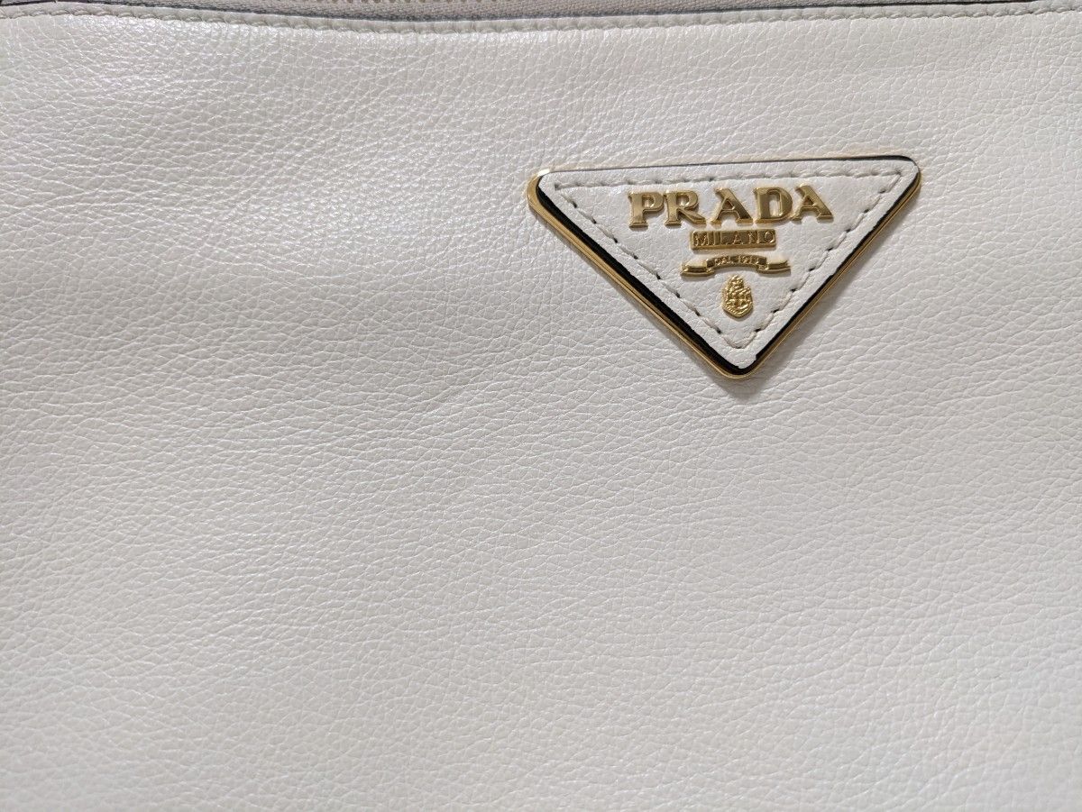 ☆PRADA☆   ショルダーバッグ☆ 1BH046　斜めがけ　ダブルファスナー  白  プラダ 