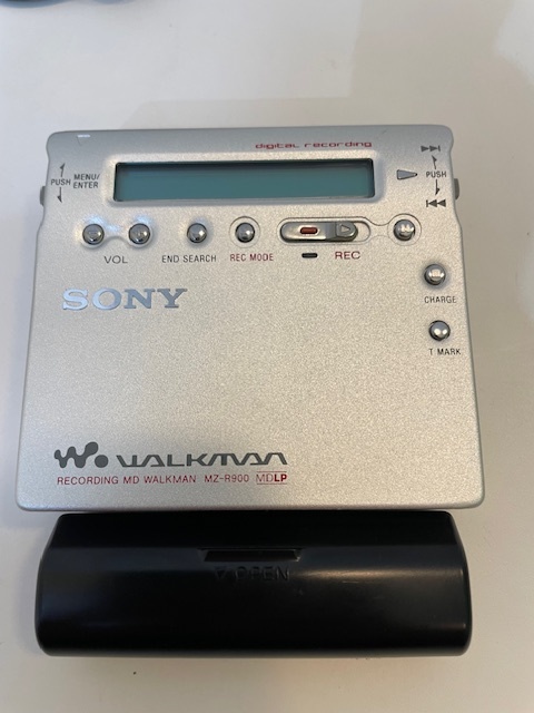 ソニー MZ-R900 WALKMAN MDプレーヤー MDウォークマン SONY レコーダー 録音の画像1