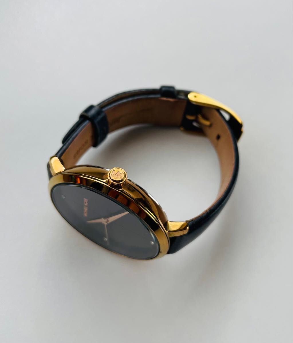 【電池新品の美品】マイケルコースの腕時計！ゴールド×ブラックのシンプルデザイン