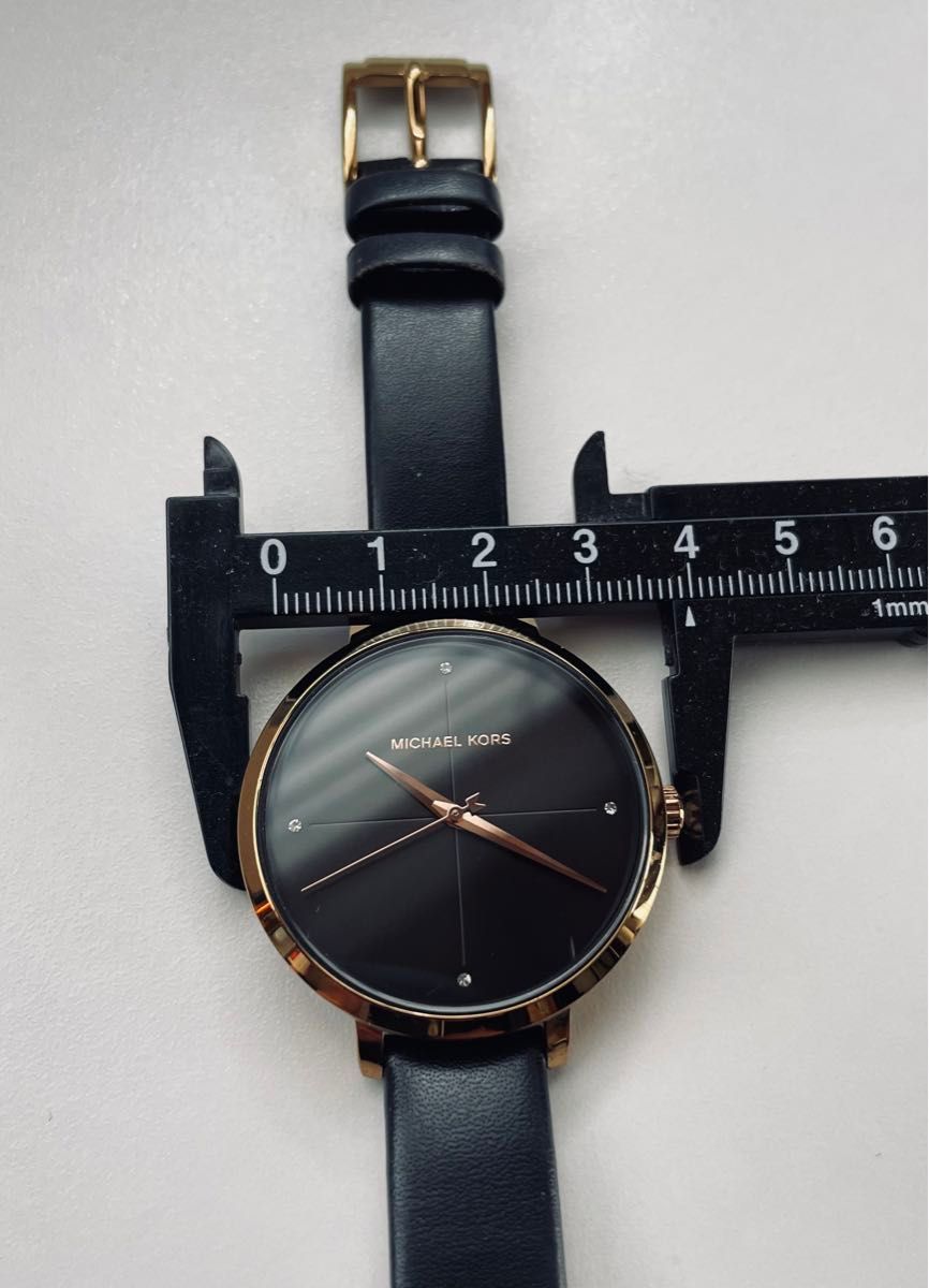 【電池新品の美品】マイケルコースの腕時計！ゴールド×ブラックのシンプルデザイン