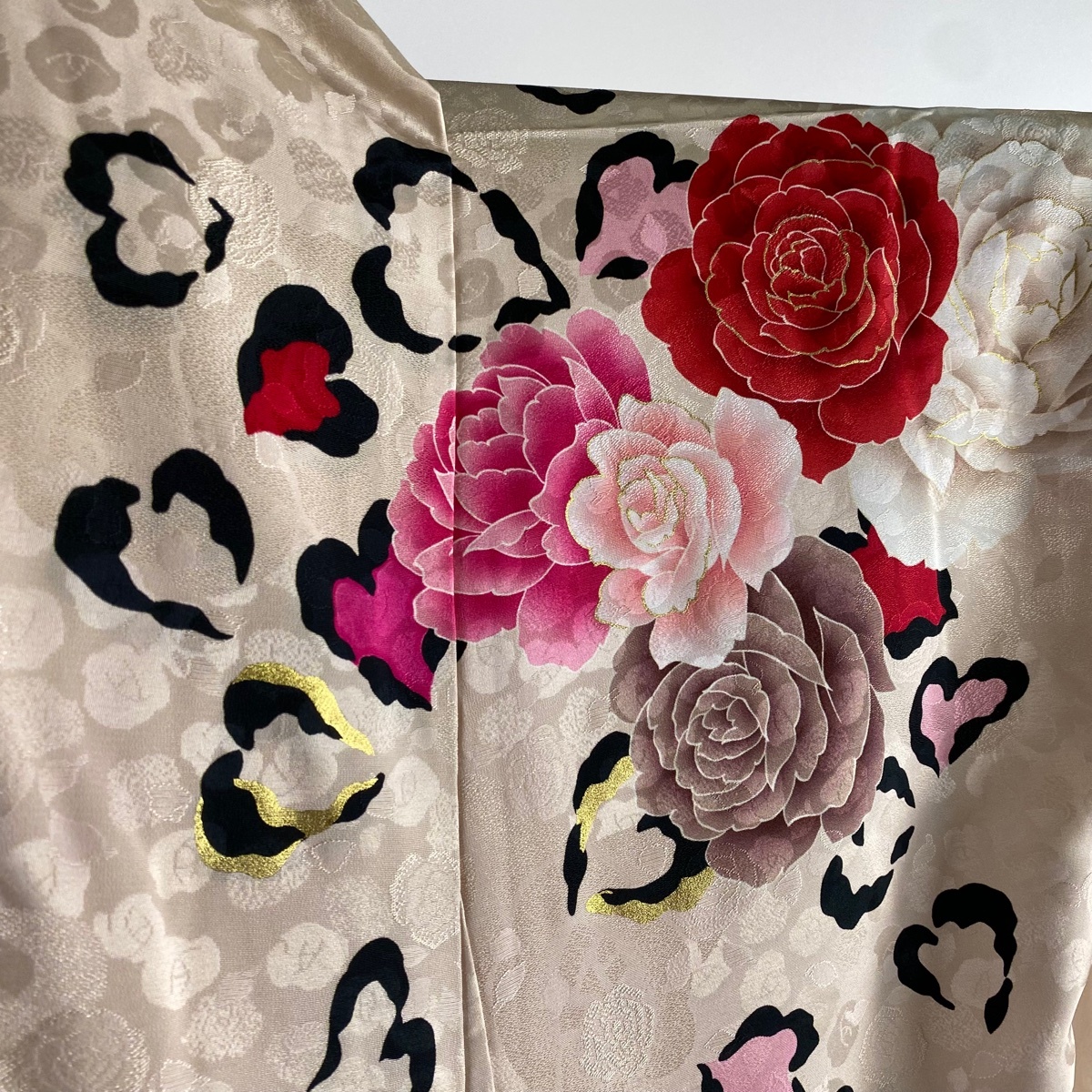  long-sleeved kimono length 175cm sleeve length 73.5cm simplified temporary . feather rose Heart. leopard print gold paint . pink beige silk beautiful goods excellent article [ used ]