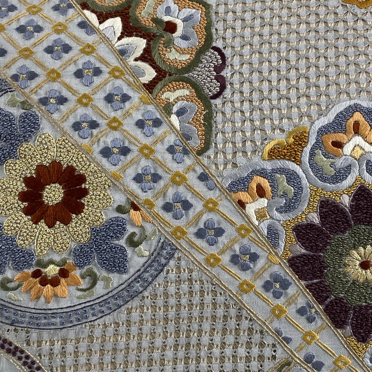 袋帯 美品 逸品 華文 草花 刺繍 金糸 青灰色 六通 正絹 【中古】_バイセル 14117_2