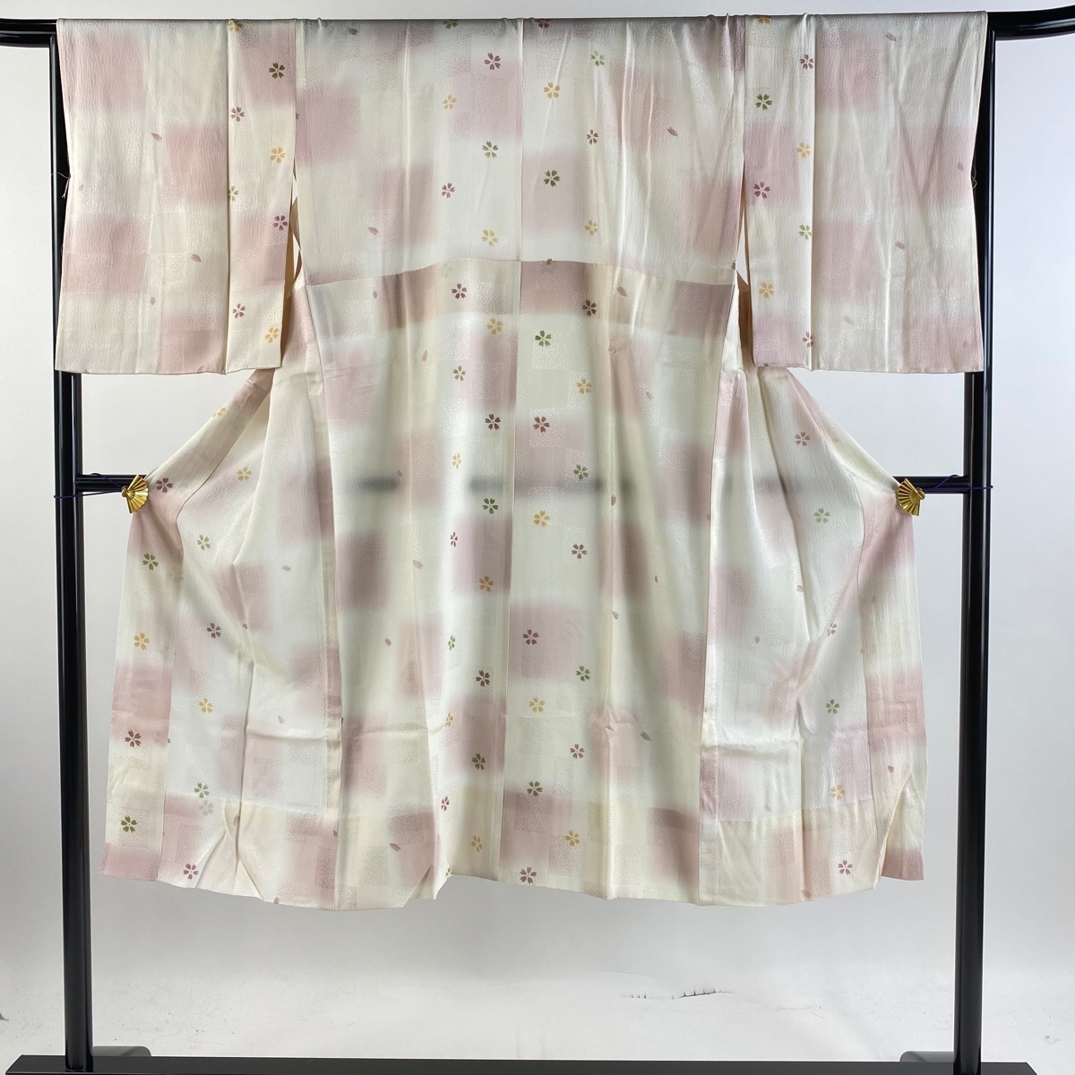 長襦袢 身丈128.5cm 裄丈66.5cm M やまと 桜 変わり市松 ピンクベージュ 正絹 美品 秀品 【中古】