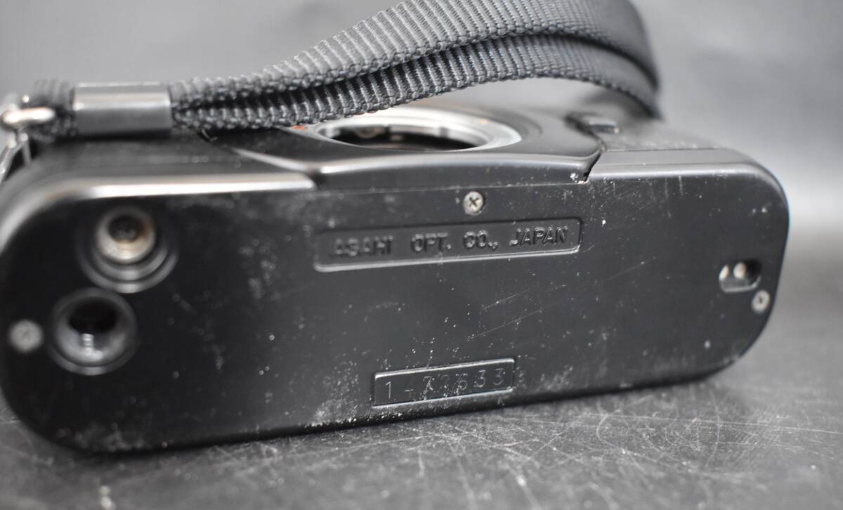 W5-94 【ジャンク品】 ASAHI PENTAX アサヒ ペンタックス auto 110 一眼レフカメラ / レンズ 25.5mm 30.5mm 37.5mm 70mm 現状品_画像5