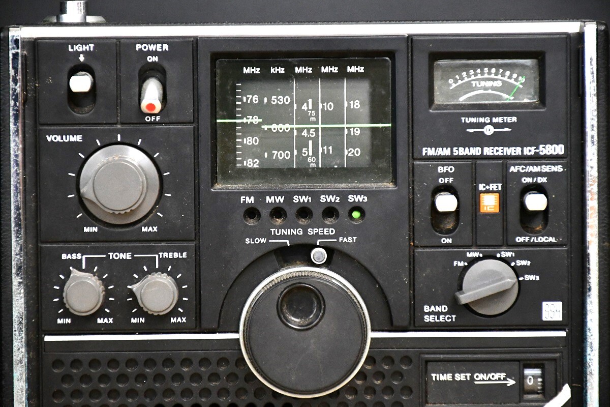 NY5-57【ジャンク品】SONY FM/AM 5バンドレシーバー ICF-5800 ラジオ ソニー レシーバー 通電確認済 中古品 保管品の画像2