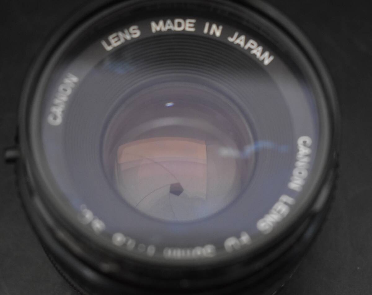 W5-93 【ジャンク品】 Canon キャノン AE-1 フィルムカメラ / CANON LENS FD50mm 1:1.8 s.c. 現状品_画像9