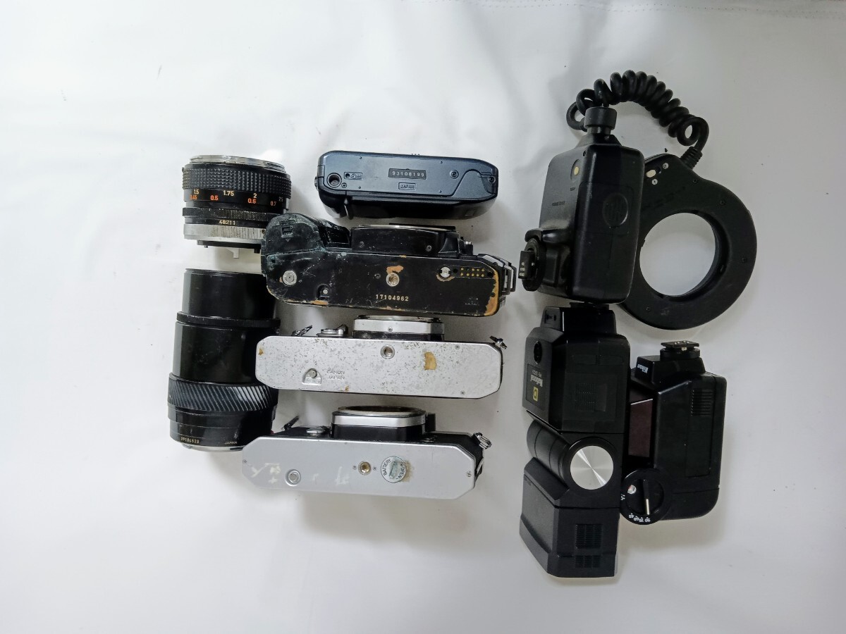 ジャンクまとめ売り Canon Pentax含むフィルムカメラ Canon FD 50mm 1.4含むレンズ Nikonストロボ含む 計9個 動作未確認 同梱不可 RJ32の画像4