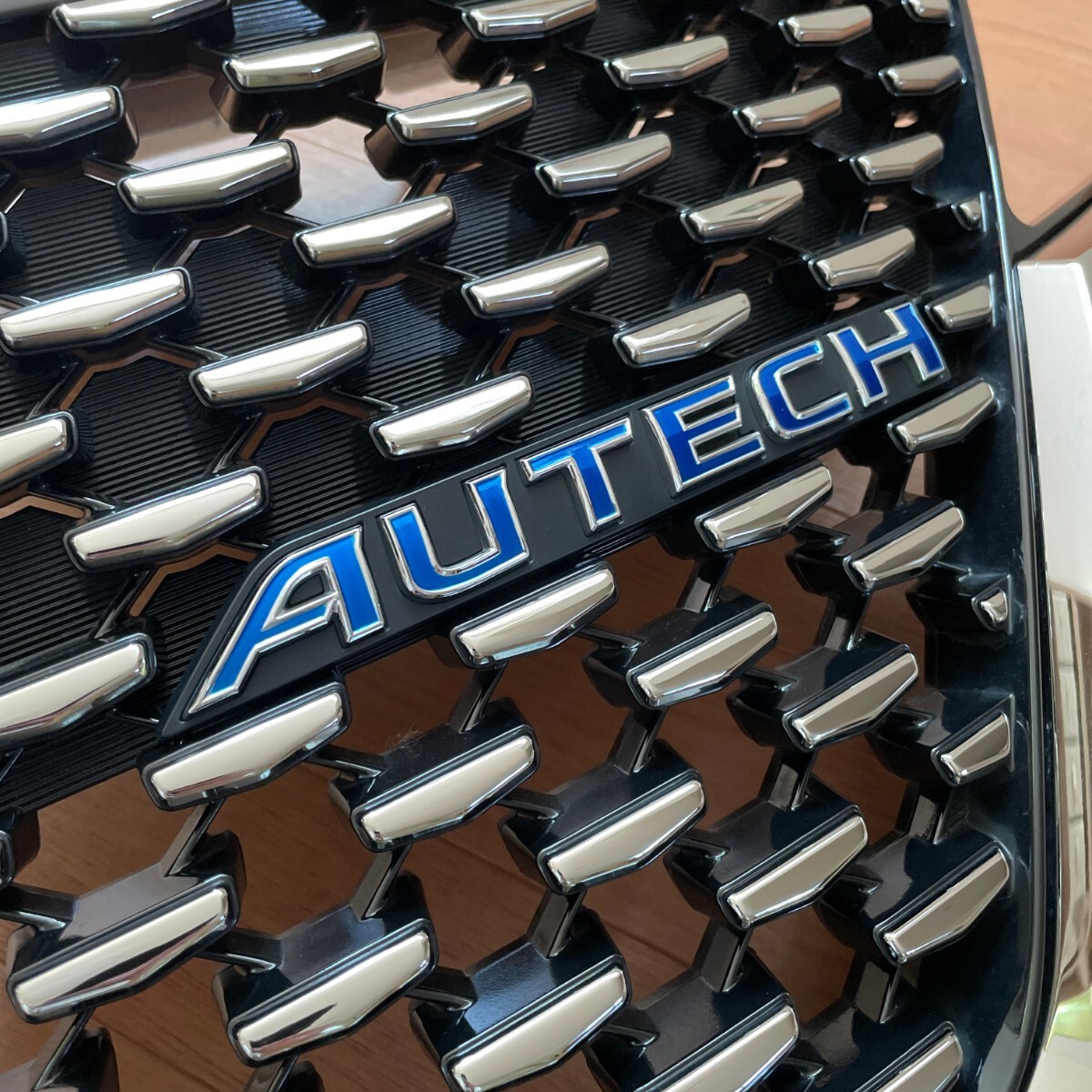  Nissan original Serena C27 previous term AUTECH "Autech" original front grille 62310-8A28D radiator grill emblem attaching gome private person anonymity delivery correspondence 