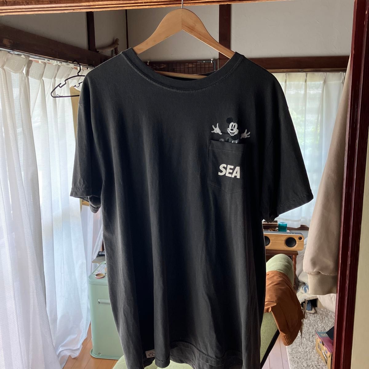 WIND AND SEA/ ウィン ダン シー ミッキーマウス / ポケット Tシャツ "ペッパー"