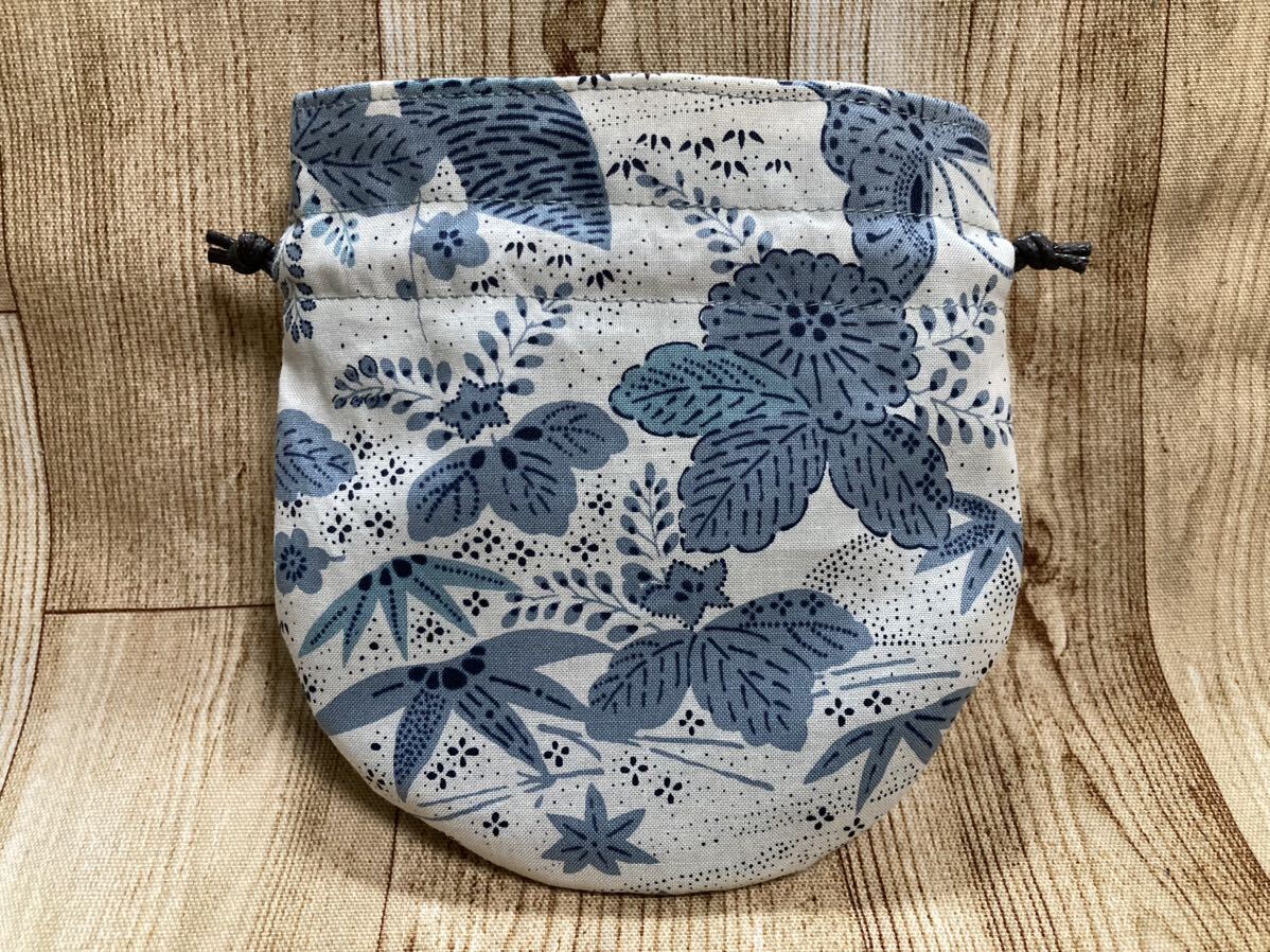 巾着袋 巾着　植物　蝶　和柄　丸底　ハンドメイド ミニ巾着 drawstring bag Japanese pattern handcrafted _画像2