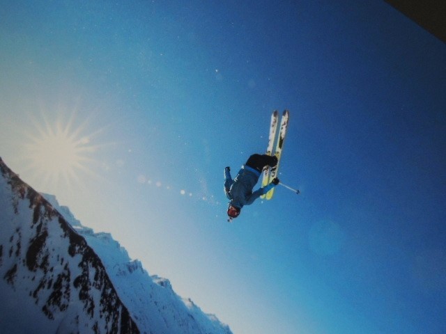 A4 額付き ポスター Mogul モーグル Photo 宙返り snow 空 ジャンプ エア スキー 