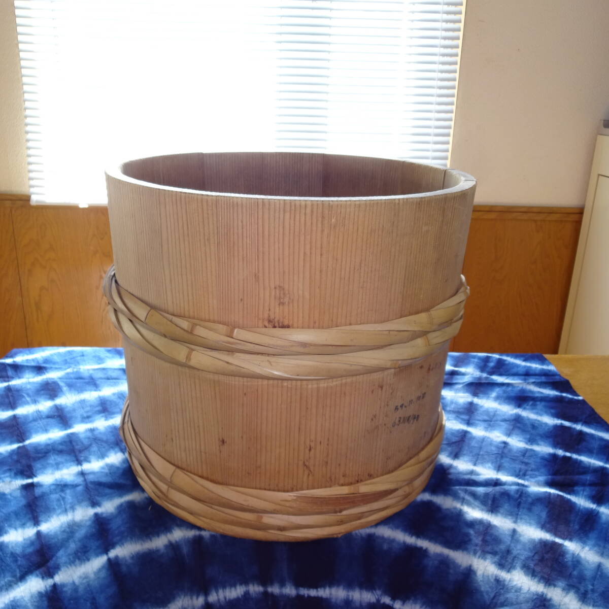 木の樽　漬物樽　天然木樽　注文樽　落とし蓋付き_画像4