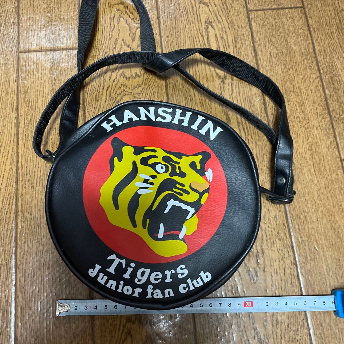 阪神タイガースポーチ。中古品。