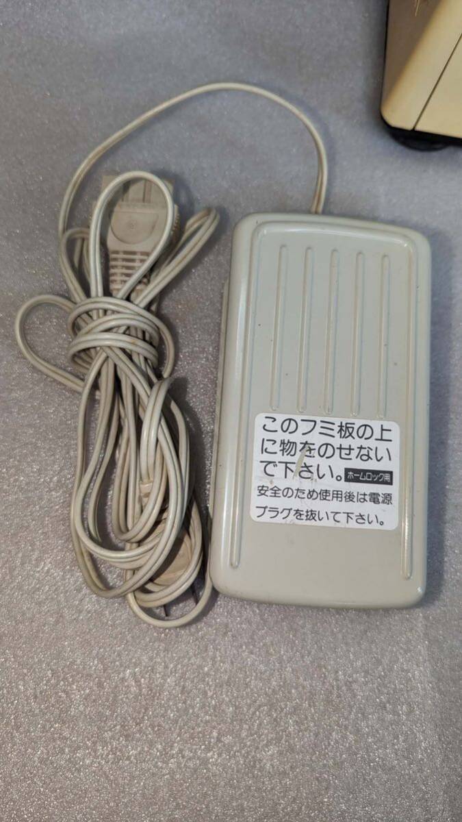 brother ブラザー Home Lock ホームロック TE4-B223 ミシン ロックミシン 現状品★通電確認済み★の画像8