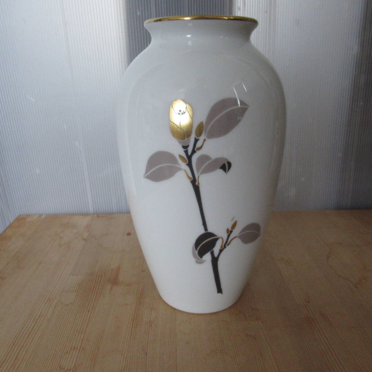 【未使用】 大倉陶園 OKURA 金蝕花瓶 フラワーベース 花器 金彩 陶器 花生 花入 高さ約22cm_画像3