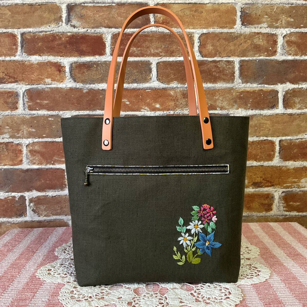  hand made hand embroidery linen Switzerland Alps. flower original leather keep hand tote bag 