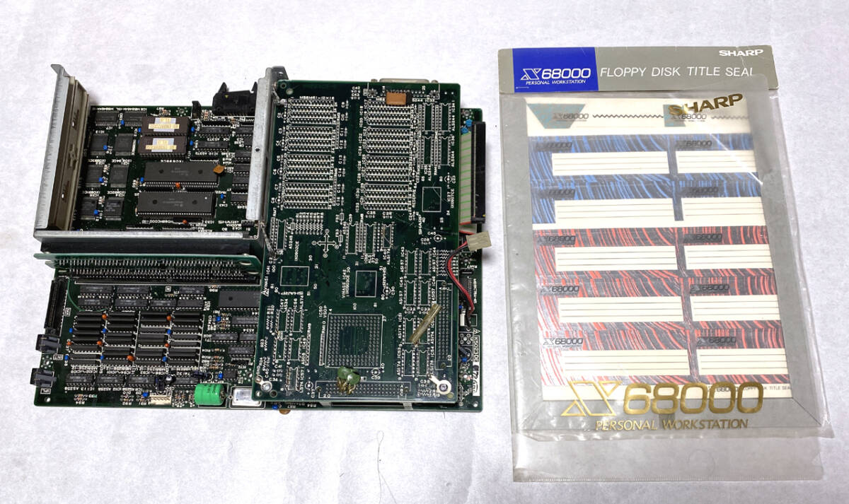 【JUNK】X68000用初代機メインボード：表示不可の為部品取用 & オマケ(5インチFDラベル・オシレータ・バックアップ電池)【匿名配送】_画像1