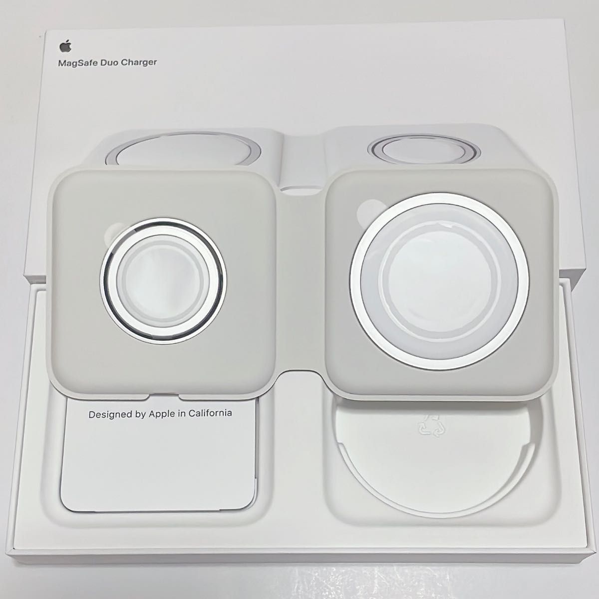 新品未使用! Apple純正 MagSafeデュアル充電パッド ワイヤレス充電器 新品未使用! Apple純正 MagSafeデュアル充電パッド ワイヤレス充電器
