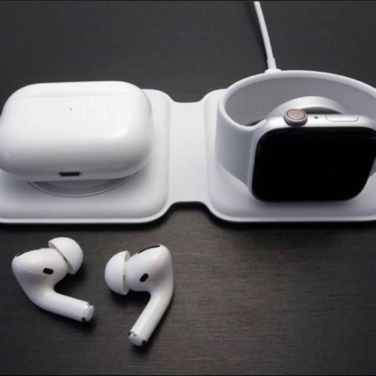新品未使用! Apple純正 MagSafeデュアル充電パッド ワイヤレス充電器 新品未使用! Apple純正 MagSafeデュアル充電パッド ワイヤレス充電器