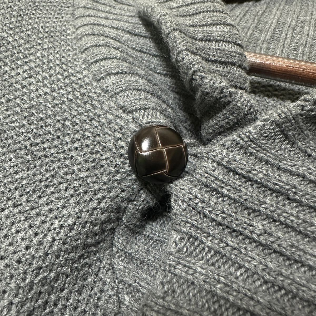 BURBERRY BLACK LABEL バーバリーブラックレーベル ニット セーター 薄手 ショールカラー くるみボタン ホースロゴ グレー サイズ3の画像8