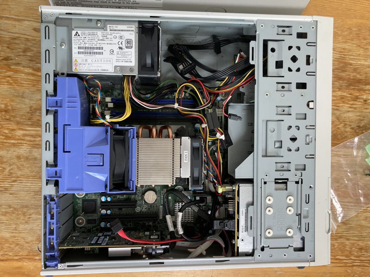 ベアボーン状態のNEC Express5800/T110h-S（CPUなし・メモリなし・ストレージなし）の画像5