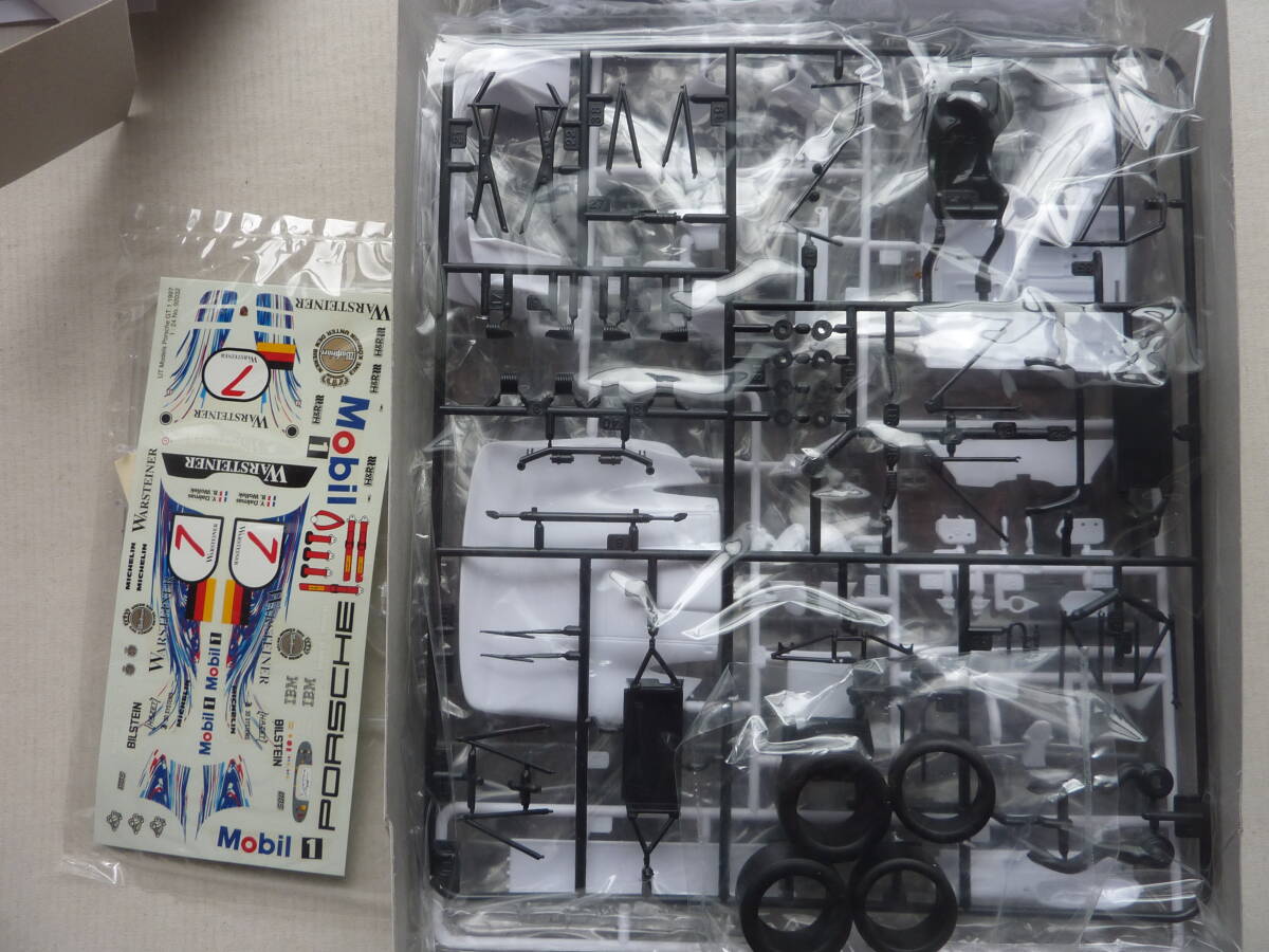 1/24 ut models  ポルシェ 911 GT1 Evoの画像3