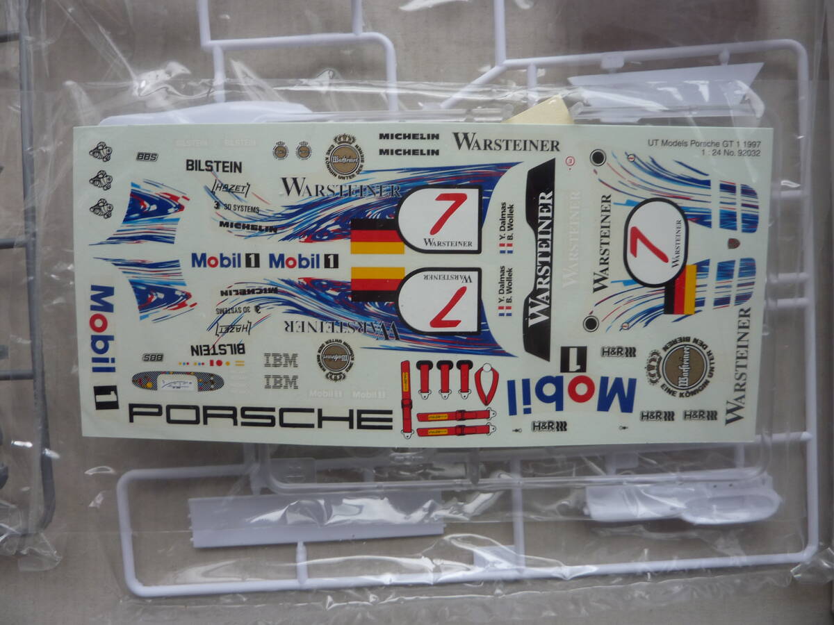 1/24 ut models  ポルシェ 911 GT1 Evoの画像6