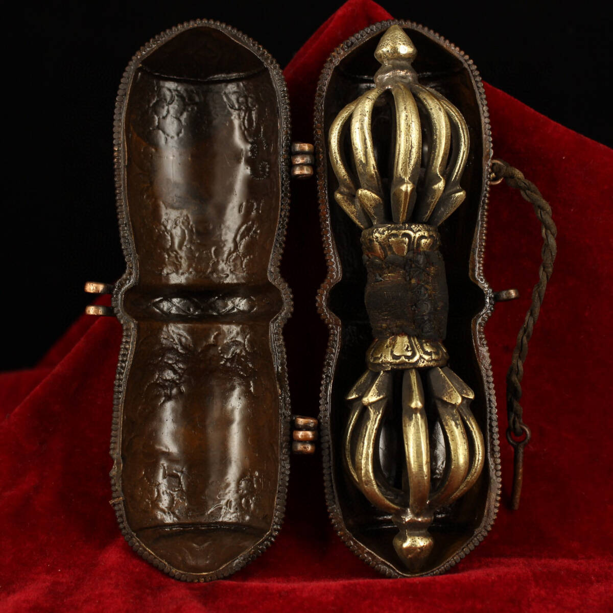 蔵友館蔵品・銅製・金剛降魔杵】・希少珍品・置物・賞物・中国時代 蔵友館蔵品・銅製・金剛降魔杵】・希少珍品・置物・賞物・中国時代