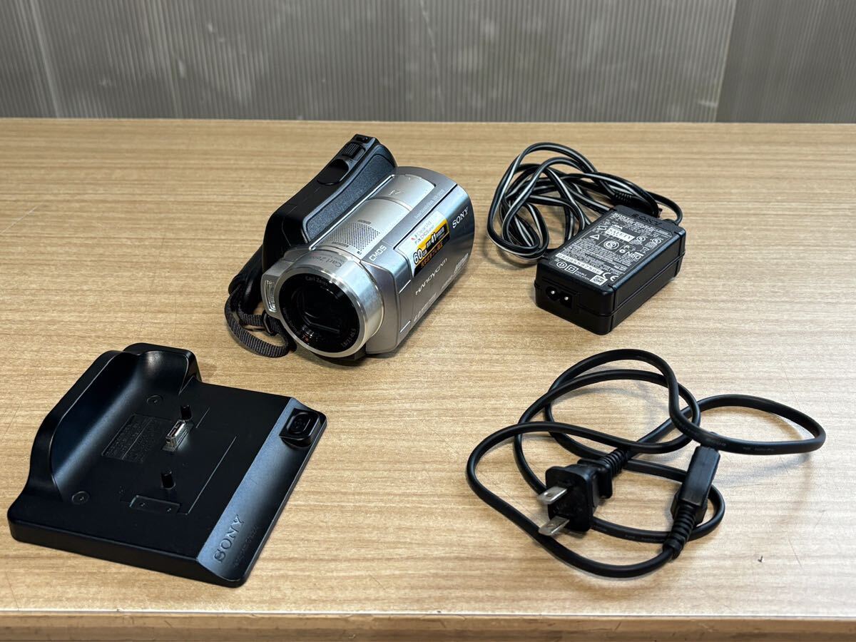 292H【中古】SONY デジタルビデオカメラレコーダー ハンディカム 2008年製 DCR-SR220の画像1