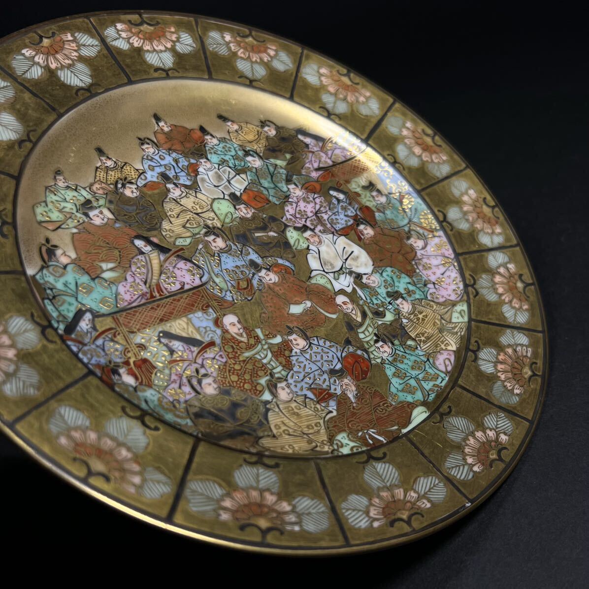 飾皿 九谷焼 金彩色絵 百人一首 細密人物文 中皿 お皿 置物 直径18.2cmの画像5