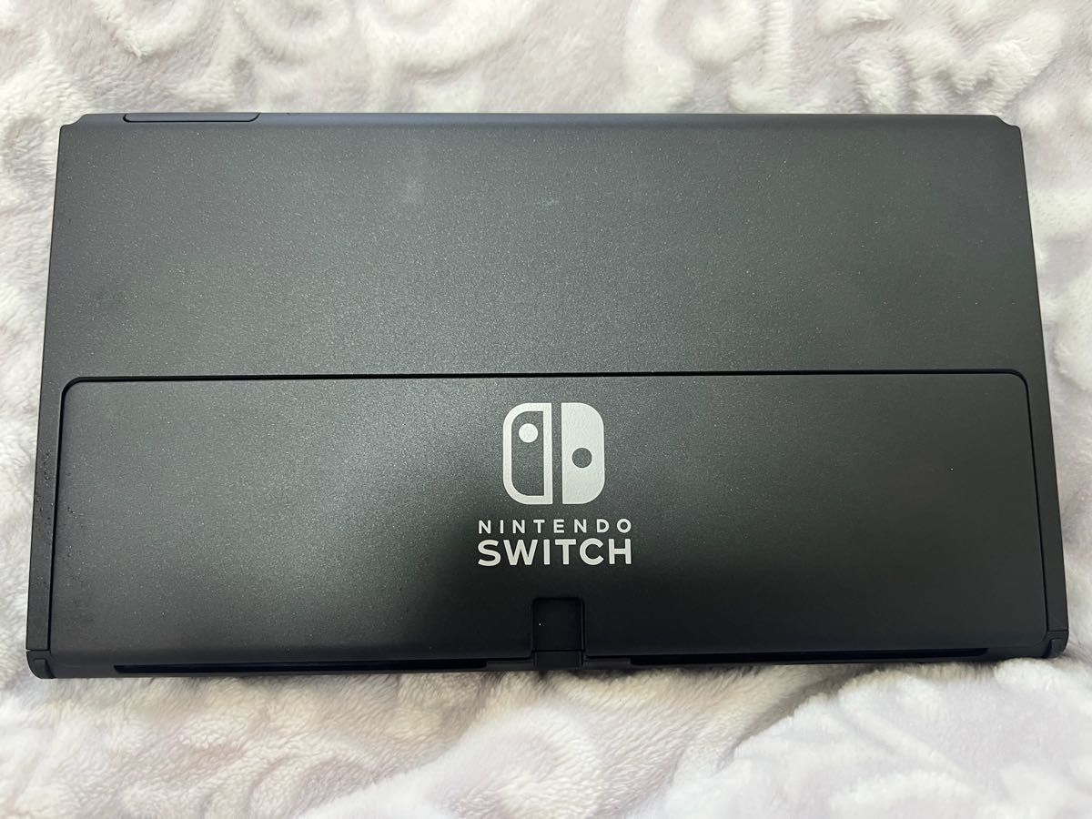 美品】Nintendo Switch 有機ELモデル [Joy-Con(L)/(R)ホワイト 美品】Nintendo Switch 有機ELモデル [Joy-Con(L)/(R)ホワイト