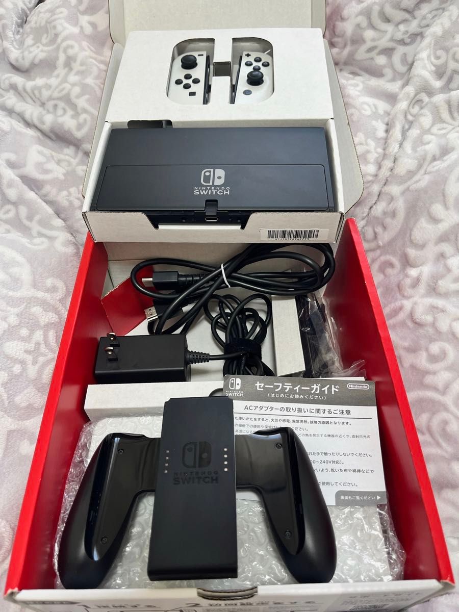 美品】Nintendo Switch 有機ELモデル [Joy-Con(L)/(R)ホワイト 美品】Nintendo Switch 有機ELモデル [Joy-Con(L)/(R)ホワイト