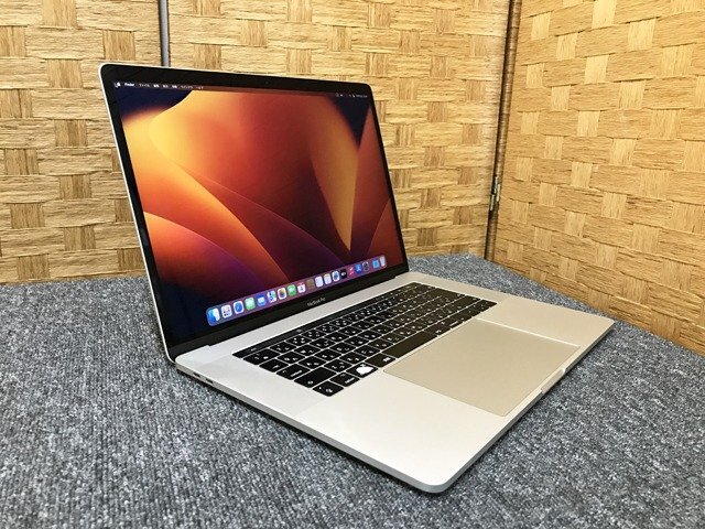 SMK437682相 Apple MacBook Pro A1707 15-inch 2017 Core i7-7920HQ メモリ16GB SSD1TB 直接お渡し歓迎_画像1