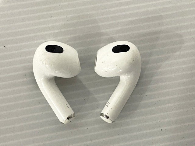 TNG01845相 AppleAir Pods エアーポッズ 第3世代 A2566 ジャンク 直接お渡し歓迎_画像3