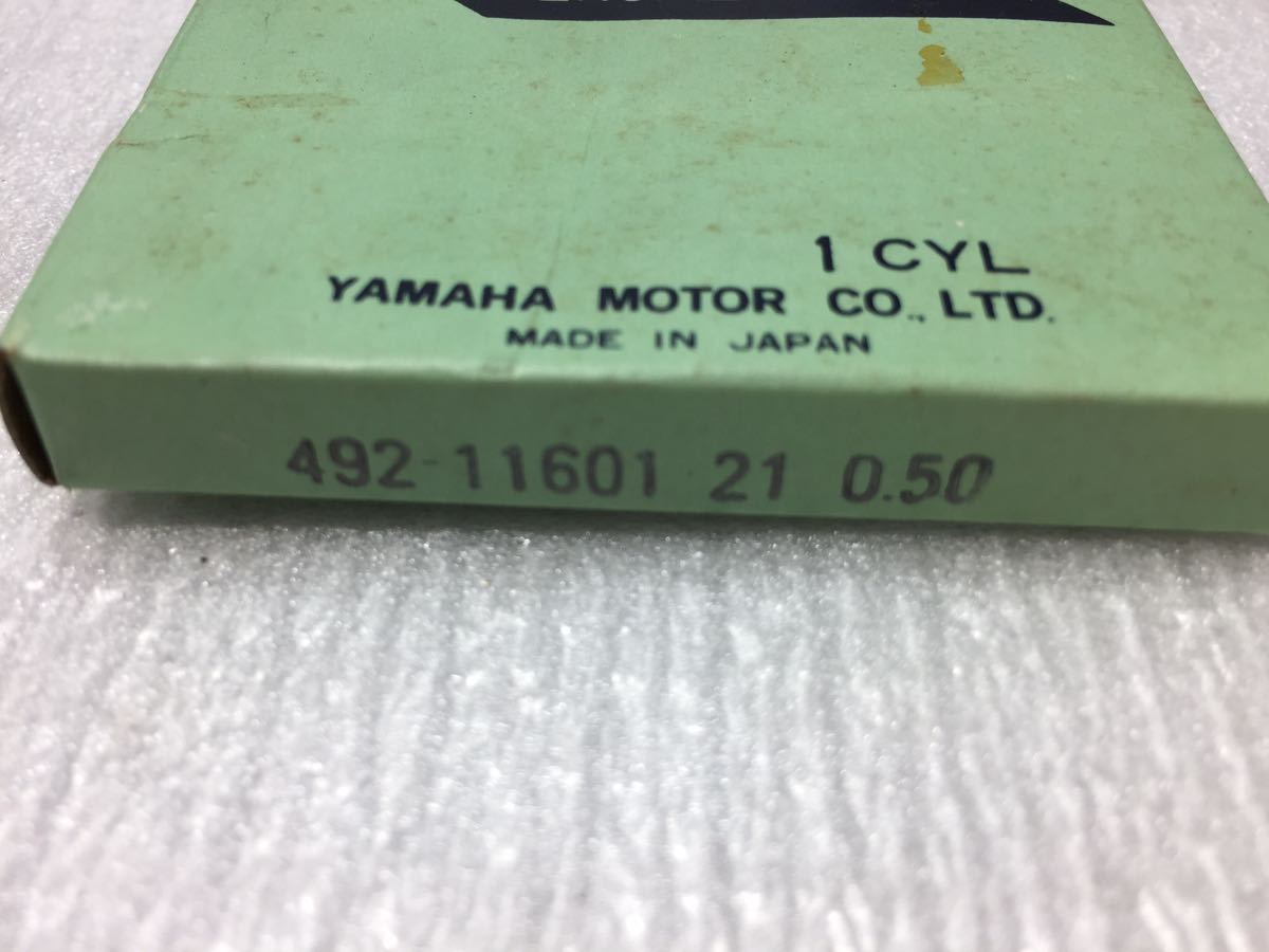 7318-4 ヤマハ YZ80B ピストンリング 純正 新品 オーバーサイズ0.50 492-11601-21 撮影の為 開封しました。_画像2