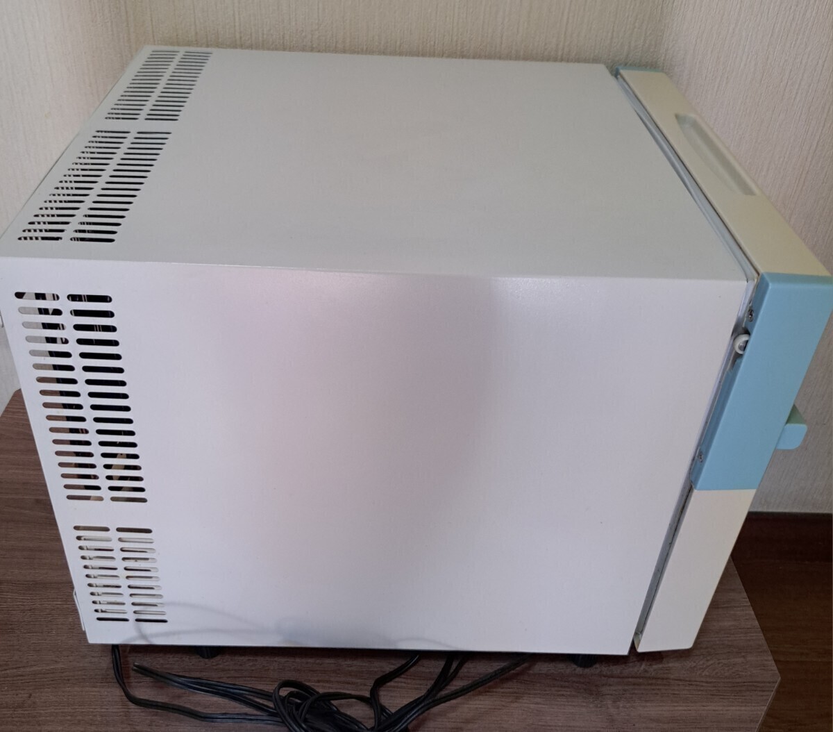 【大阪手渡しorヤマト家財便】動作品 アルメックス NEO CUBE 22L ADC-H20 引出式電子冷蔵庫 2011年製 中古 冷蔵庫_画像5