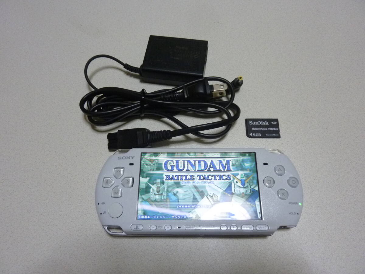 PlayStationPortable PSP-3000 パール・ホワイト 本体とメモリースティック４GBとACアダプター付き 動作確認済の割と奇麗なジャンク扱い品_画像2