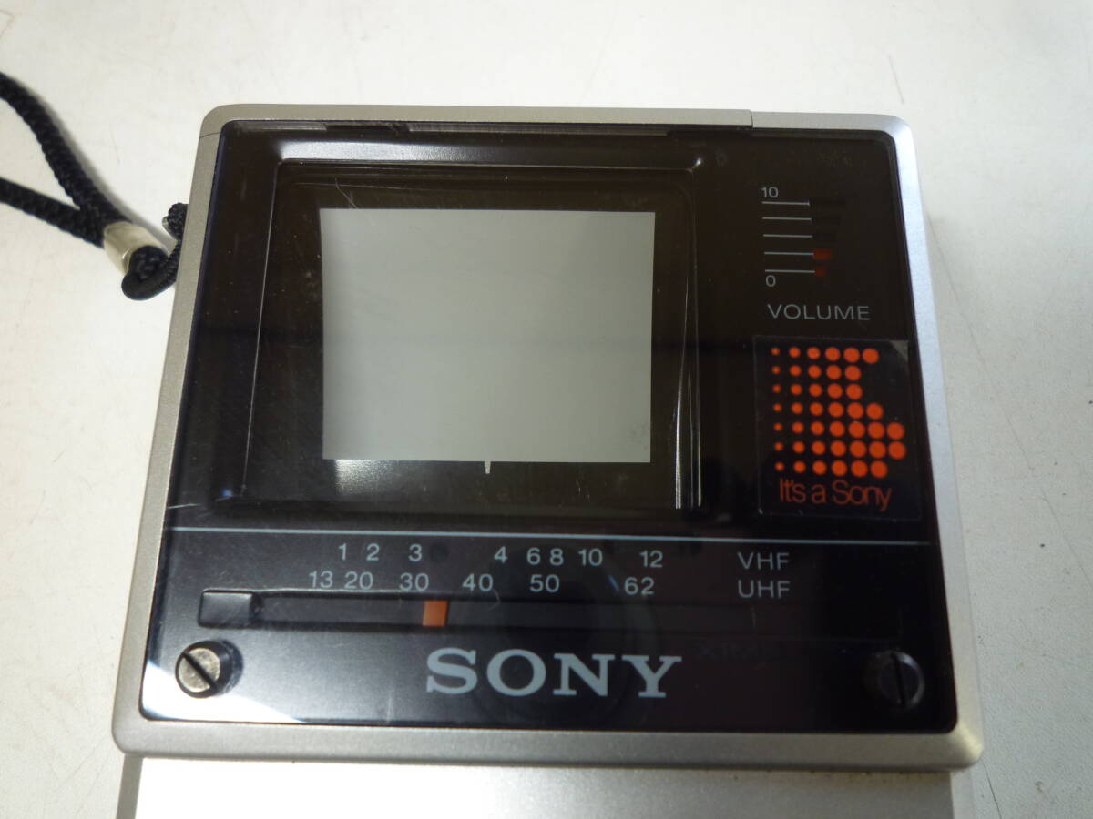 【6-5-14-4Aa】 SONY　watchman　ポータブルテレビ　FD-20　83年製　ビンテージ　昭和レトロ　ウォッチマン_画像2