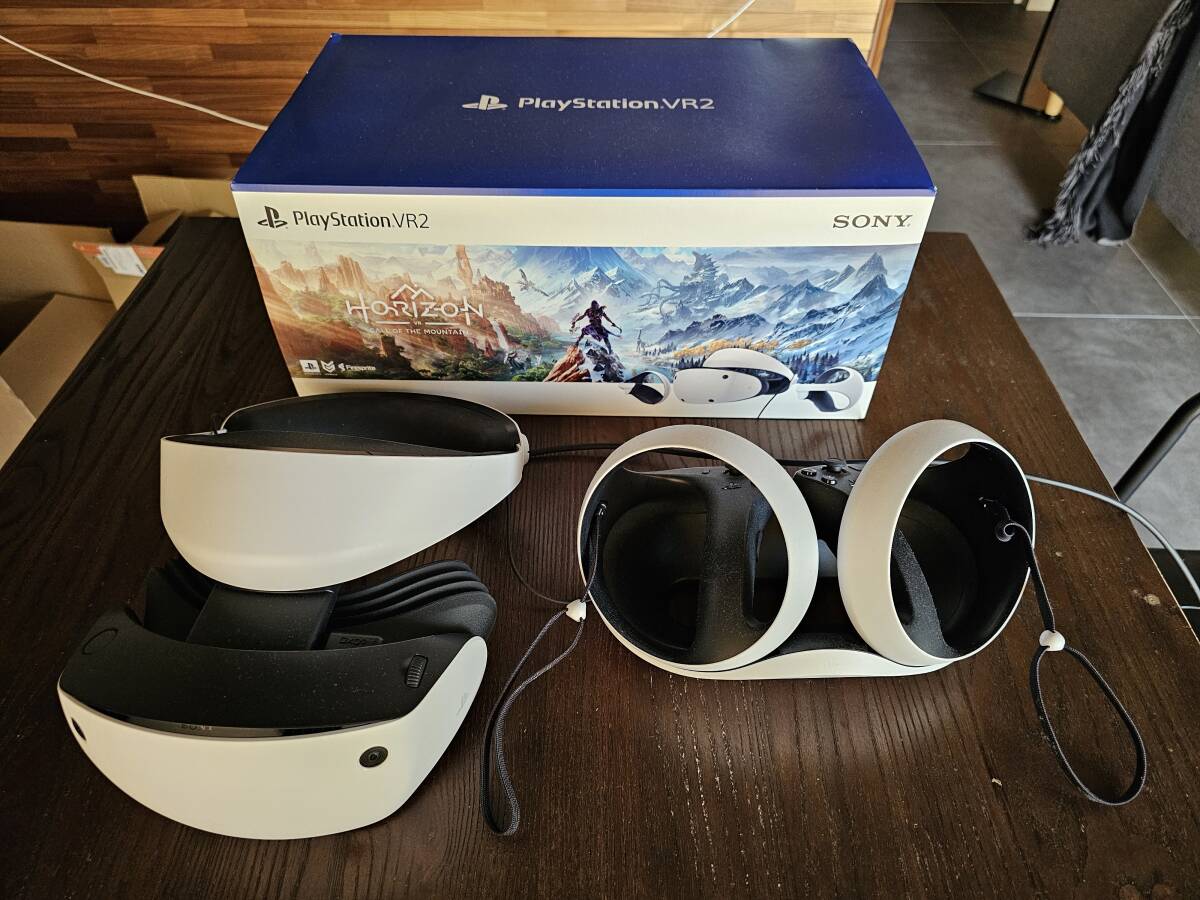 ほぼ新品　SONY ソニー PlayStation VR2 [CFIJ-17000]　＋　コントローラー充電スタンド