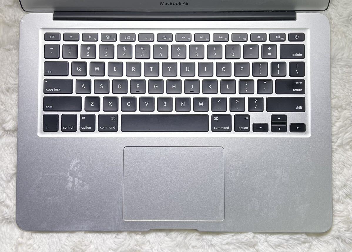 【動作OK・充電器付き♪〜】MacBook Air (13-inch, Early 2015) i5（1.6GHz）/ メモリ4GB / SSD 128GB / 458回（正常） 英字キーボード仕様の画像4