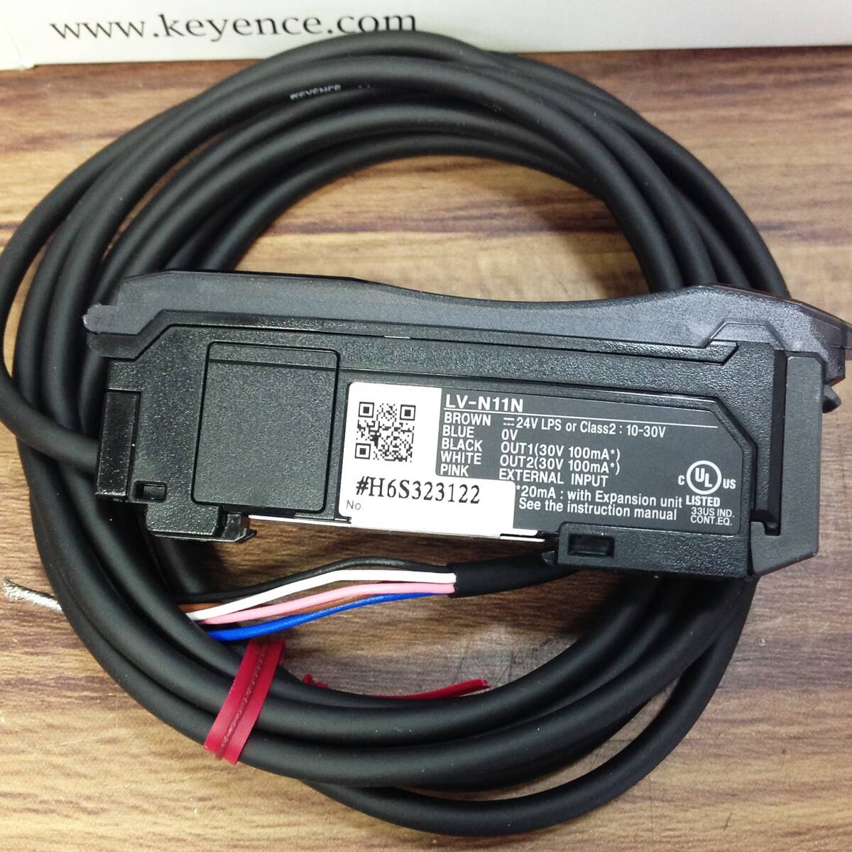 ●【TH-2455】未使用品 KEYENCE キーエンス アンプユニット ケーブルタイプ 親機 NPN LV-N11N 汎用タイプデジタルレーザセンサの画像3