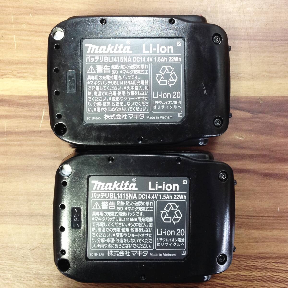 【TH-2556】未使用 makita マキタ 14.4V バッテリ BL1415NA 2個 USB用アダプタ ADP05 計3点セット_画像3