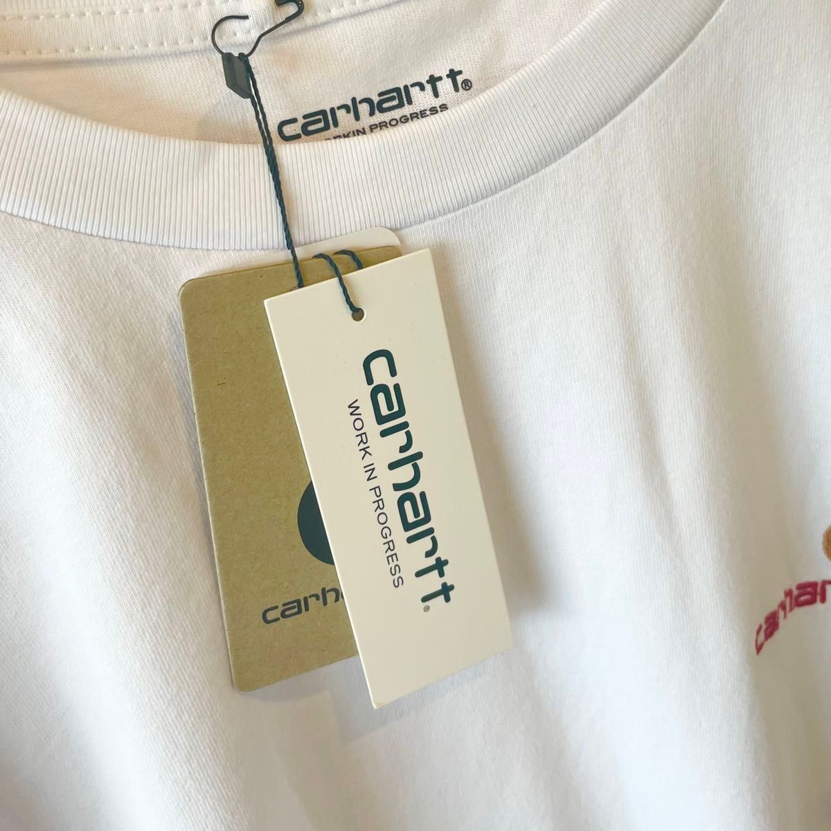 【送料無料】Carhartt カーハート ワンポイント刺繍 Tシャツ　新品　男女兼用　ホワイト　白　お揃い　ペアルック　大人気