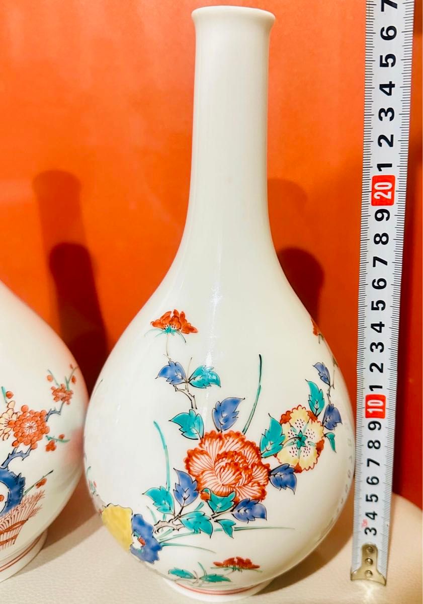  人間国宝十四代酒井田柿右衛門 美品花瓶2個セット高さ約27Cm鳥文花瓶と牡丹