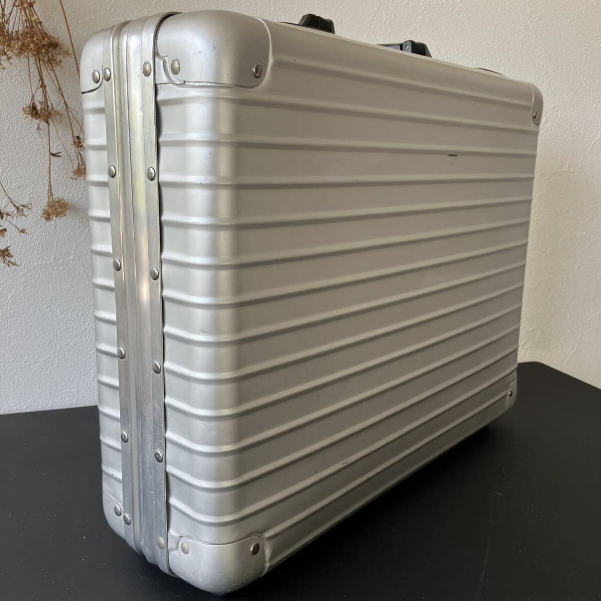 * rare goods [ Germany made ]RIMOWA Rimowa attache case / aluminium duralumin case / document bag / business / records out of production / multifunction storage 