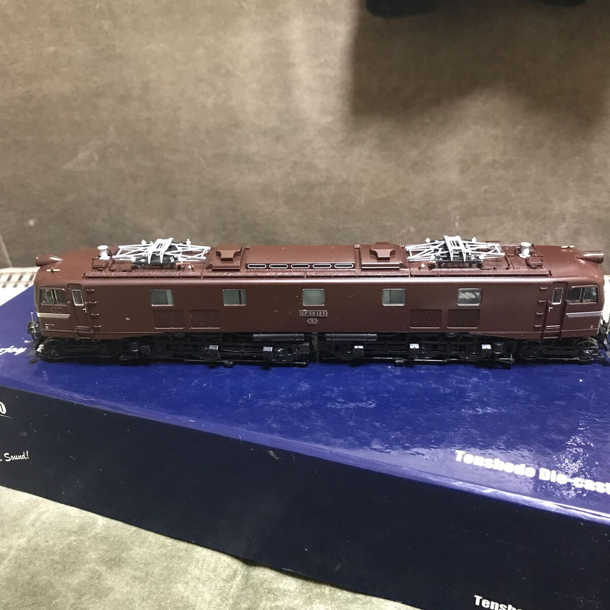  HO gauge electric locomotive Tenshodo railroad model EF58 shape 