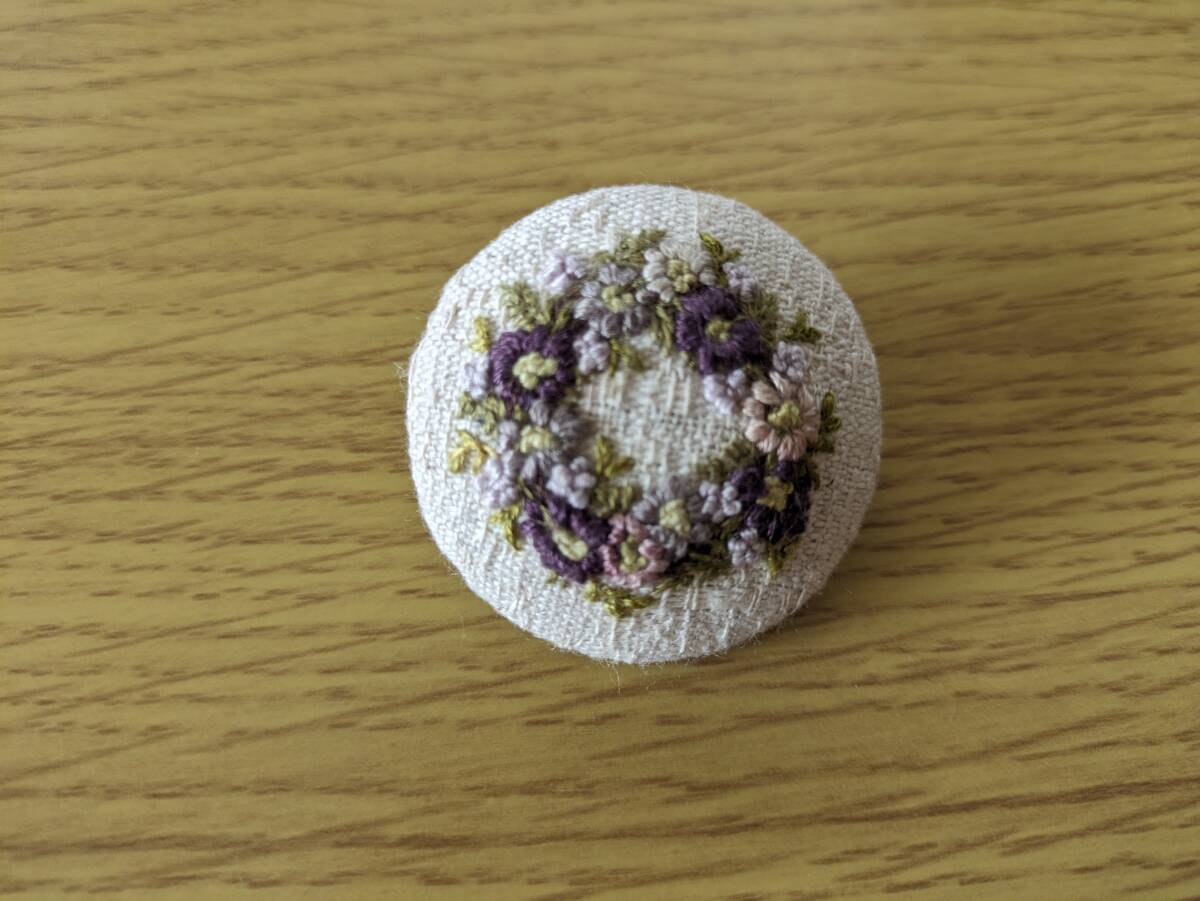 お花のリース　パープル　刺繍ブローチ_画像1