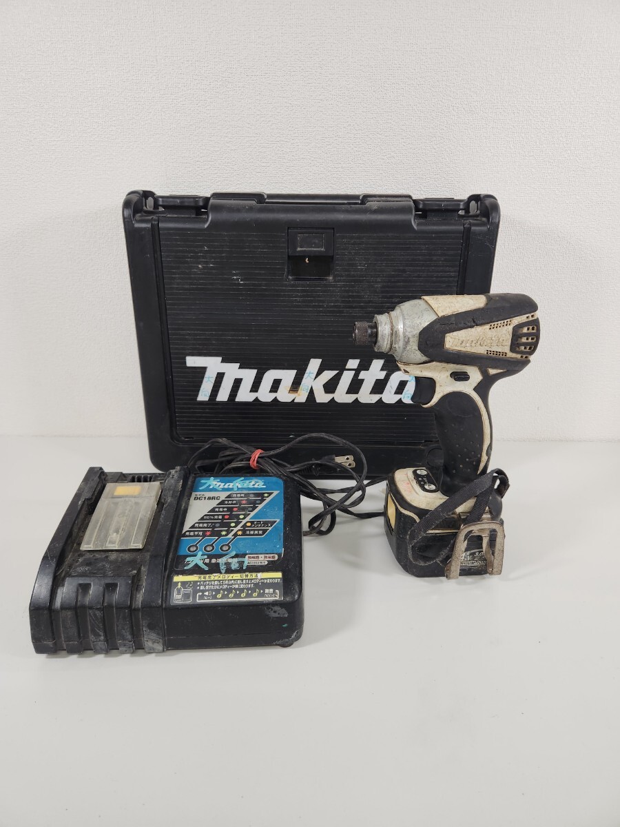 G☆ makita マキタ TD132D 充電式 インパクト ドライバ スライド式バッテリ充電器 工具 動作確認済 バッテリー欠けあり_画像1